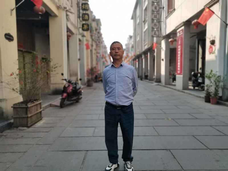 一粒尘埃的第一张照片--成都闪婚服务中心